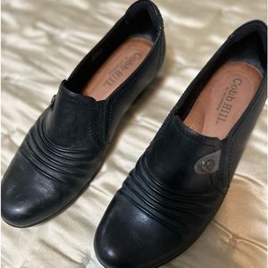 Women Cobb Hill shoes. Great detail. Super comfy